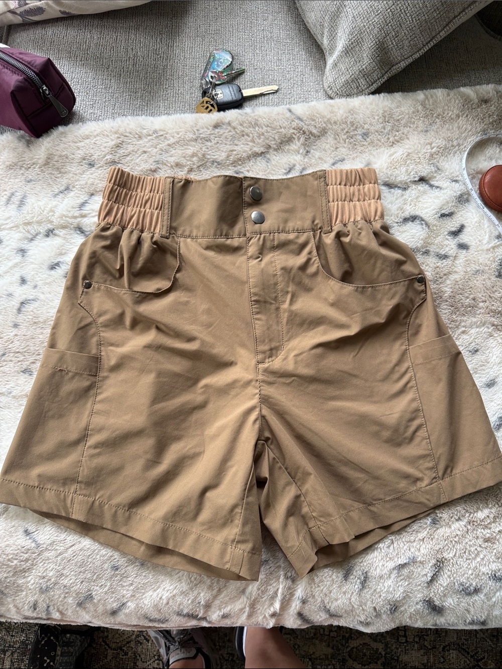 Women's High-Waist Elastic-Waist Cargo Shorts — Tan